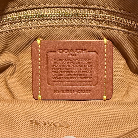 Coach Chalk Signature Horse & Carriage Jacquard Leather Zip Turnlock 26 Pouch - Picture 6 of 6